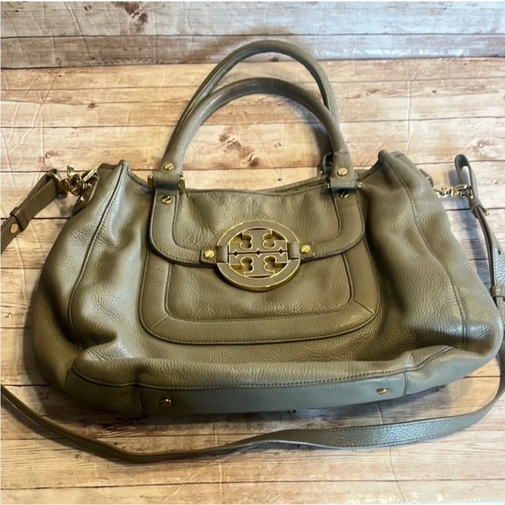 Tory Burch Elegant Pebbled Leather Handbag